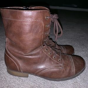 Combat boots